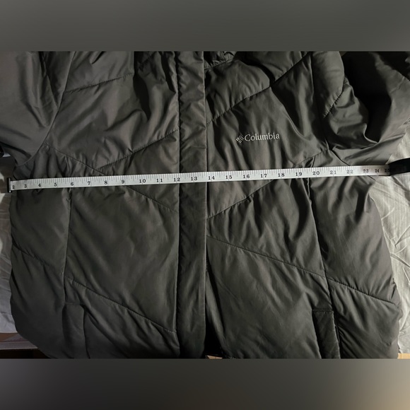 Women’s Columbia long jacket Size L removable fur - Picture 8 of 9